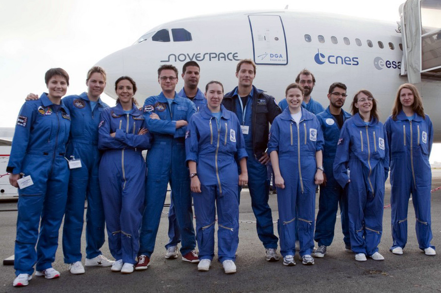 Students with astronauts Cristoforetti and Pesquet