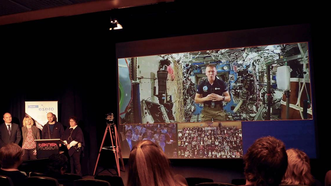 Tim Peake talking to the Norwegian teachers