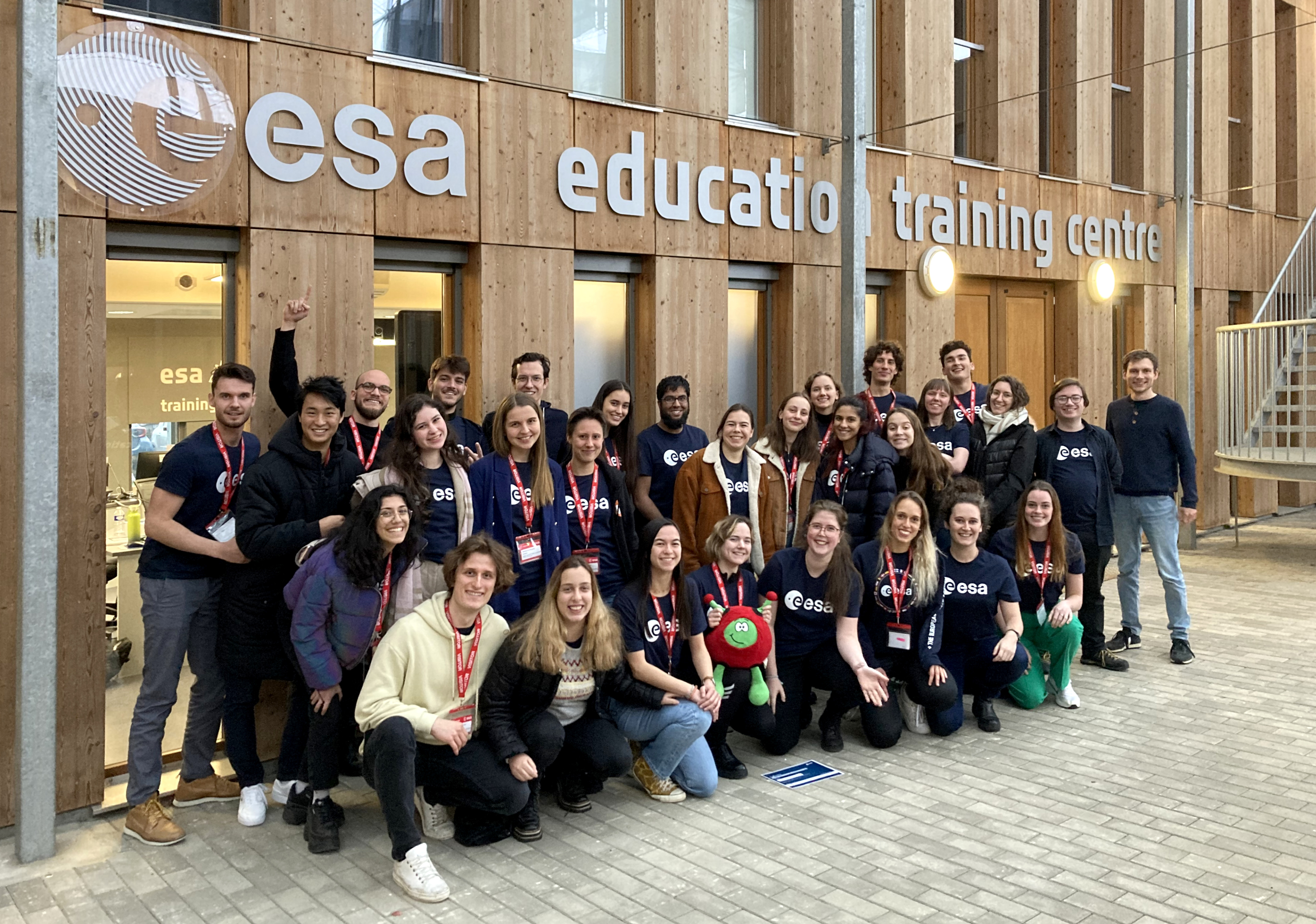 30 university students complete Human Space Physiology Training Course 2022