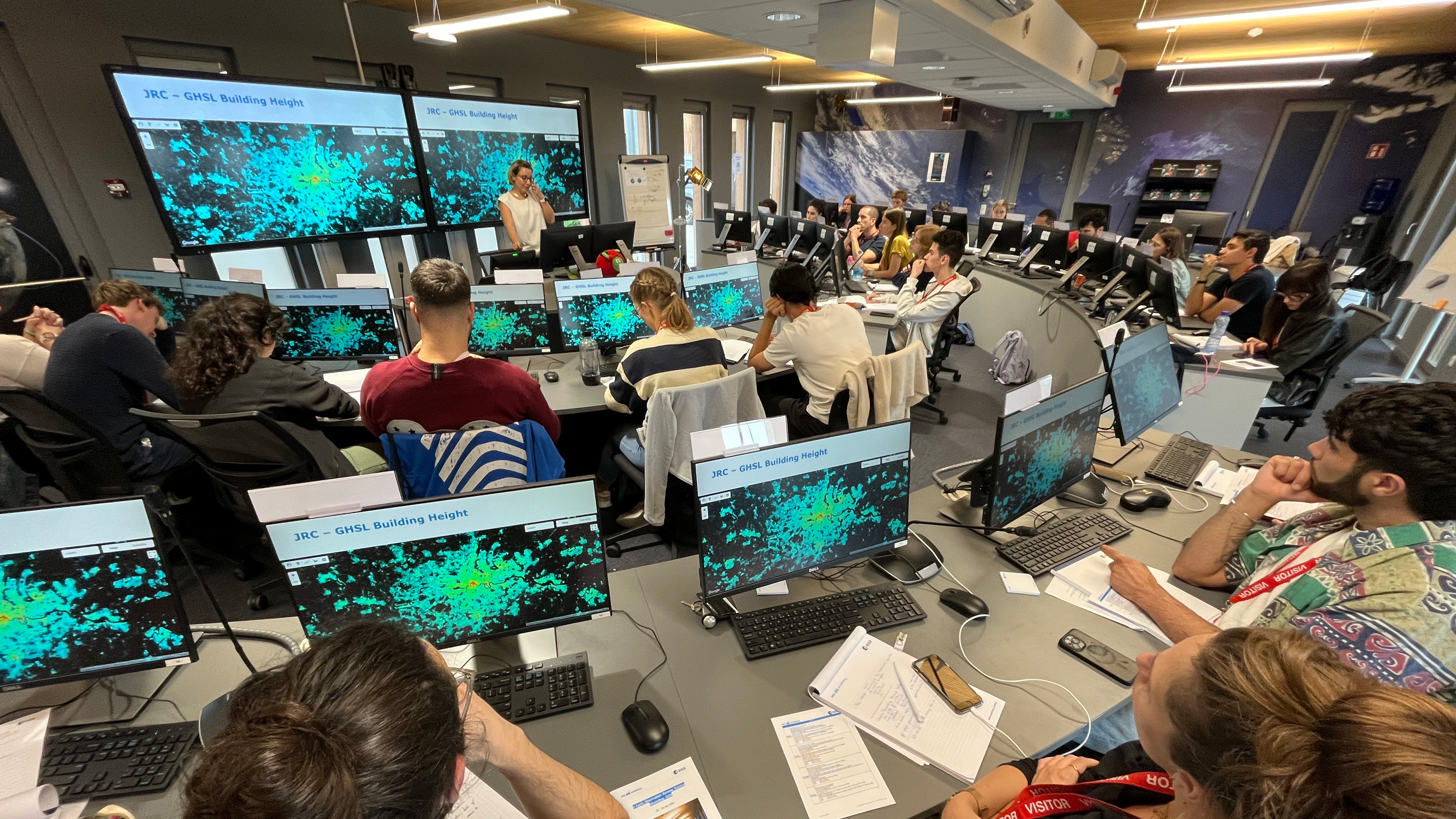 Participants following a lecture about geophysical parameter retrieval